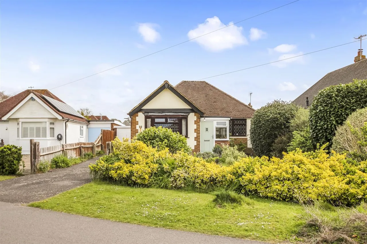 2 bed house for sale — Upper West Drive, Ferring, Worthing