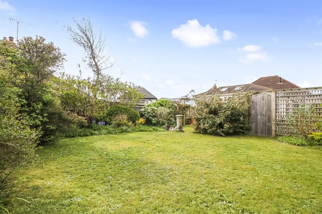 Upper West Drive, Ferring, Worthing, photo 2