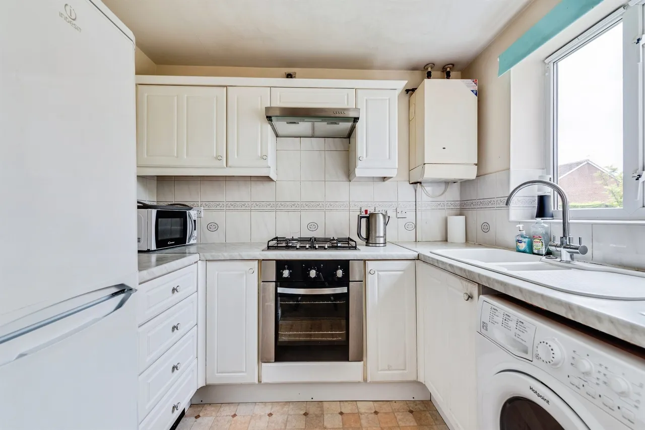 Barnum Court, Swindon, SN2, photo 2