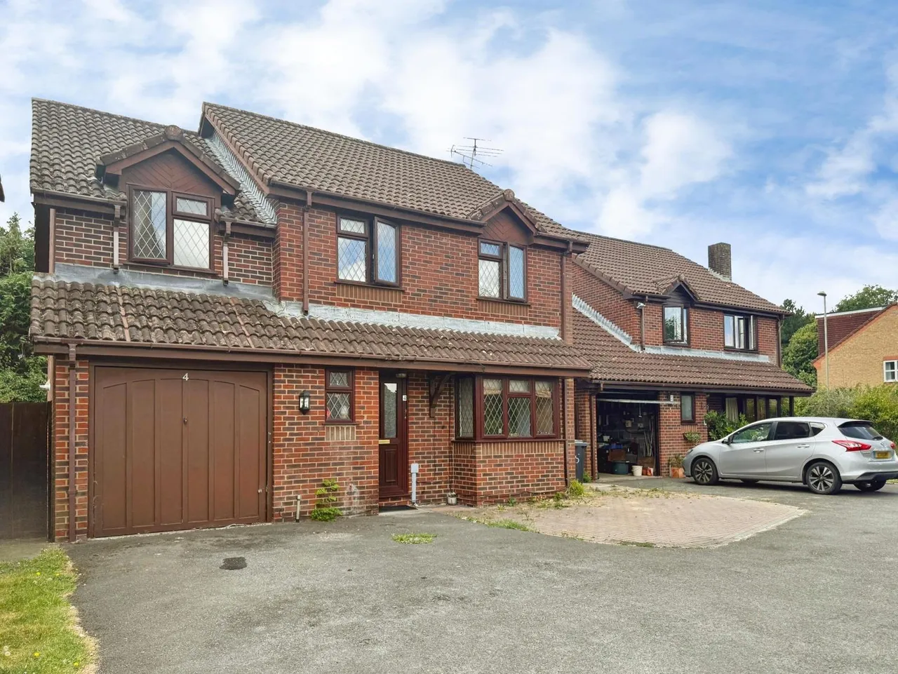 5 bed house for sale — Sandbanks Drive, Basingstoke, Hampshire, RG22 4UL