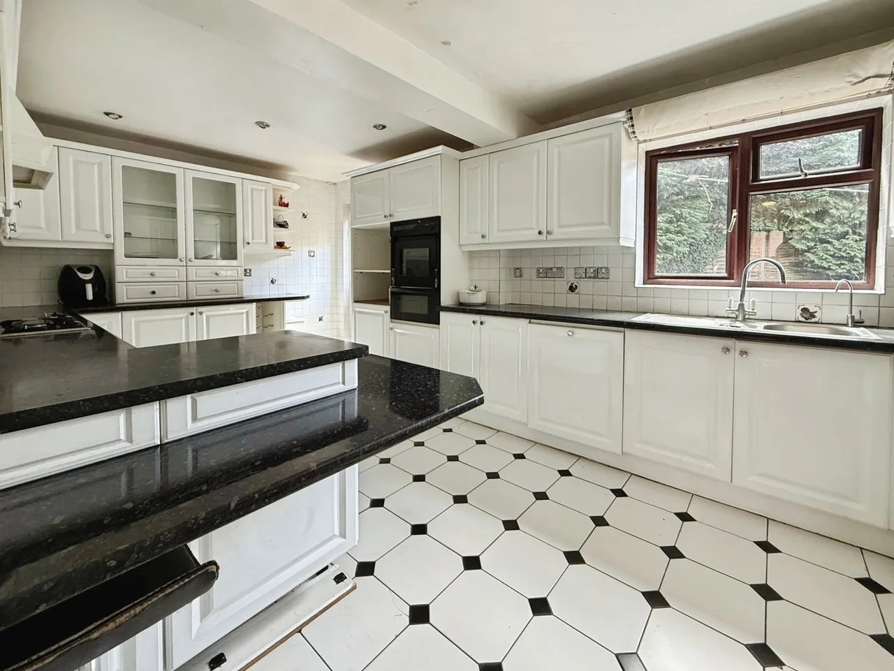 Sandbanks Drive, Basingstoke, Hampshire, RG22 4UL, photo 3