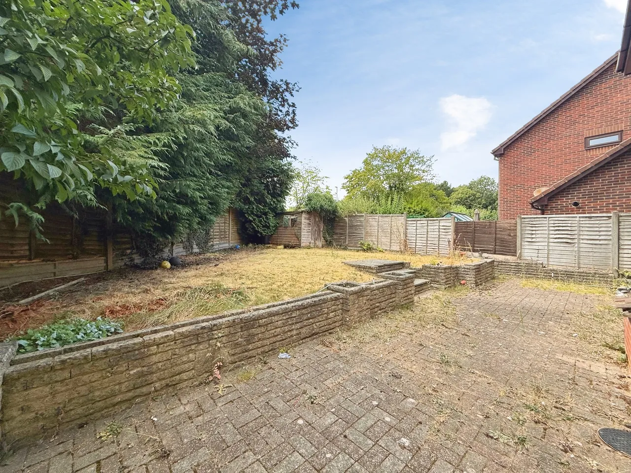 Sandbanks Drive, Basingstoke, Hampshire, RG22 4UL, photo 7