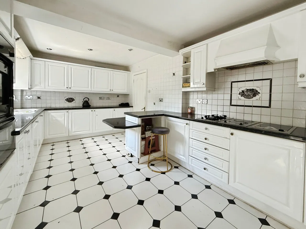 Sandbanks Drive, Basingstoke, Hampshire, RG22 4UL, photo 2