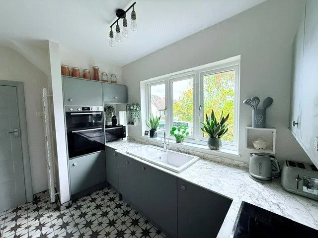 Hinchley Close, Esher, KT10, photo 18