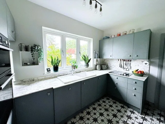 Hinchley Close, Esher, KT10, photo 5