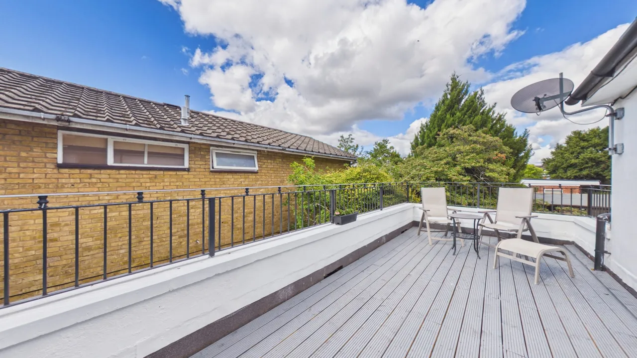2 bed flat for sale, The Vale, Golders Green, NW11