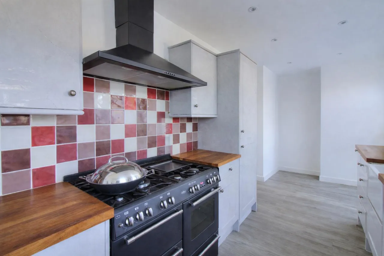 Chestnut Avenue, High Wycombe, HP11, photo 12