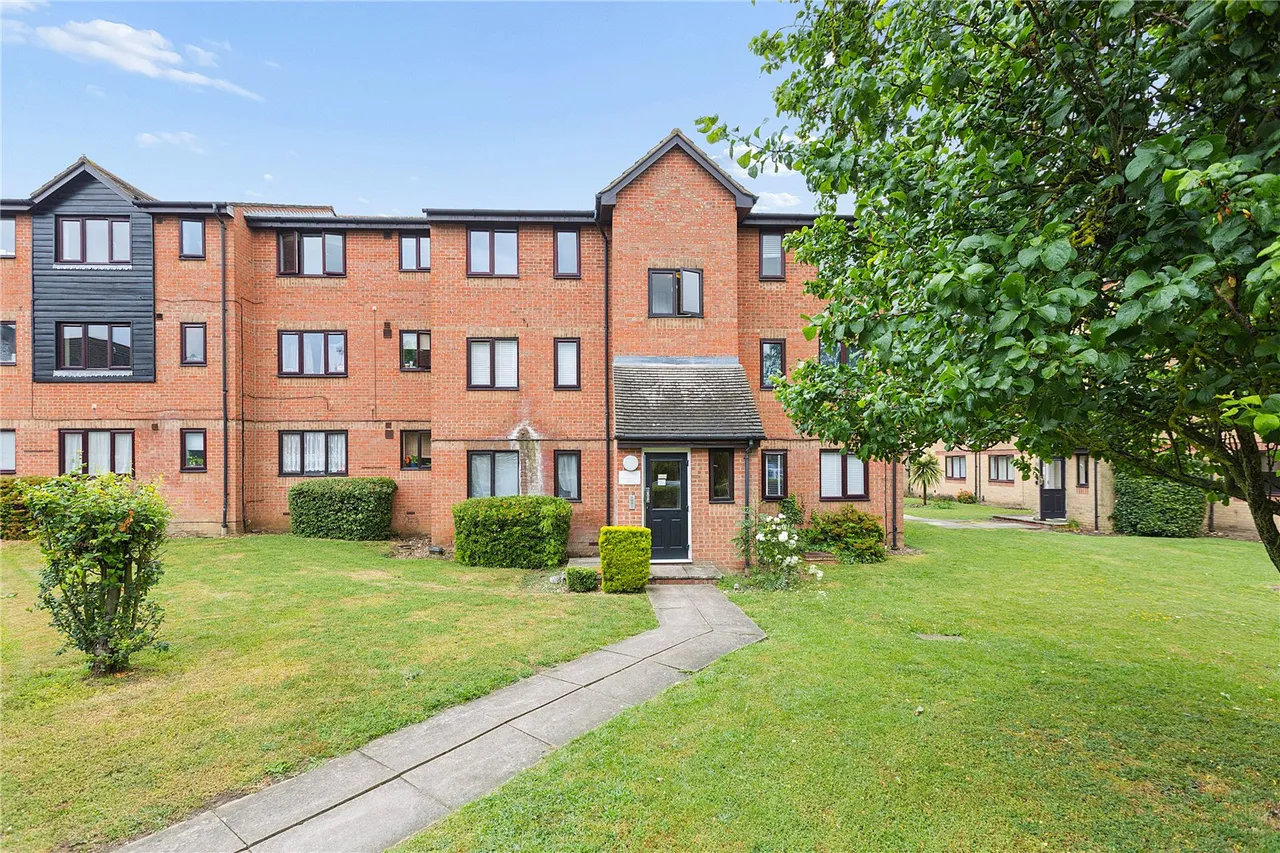 1 bed flat for sale, Waterville Drive, Vange, SS16