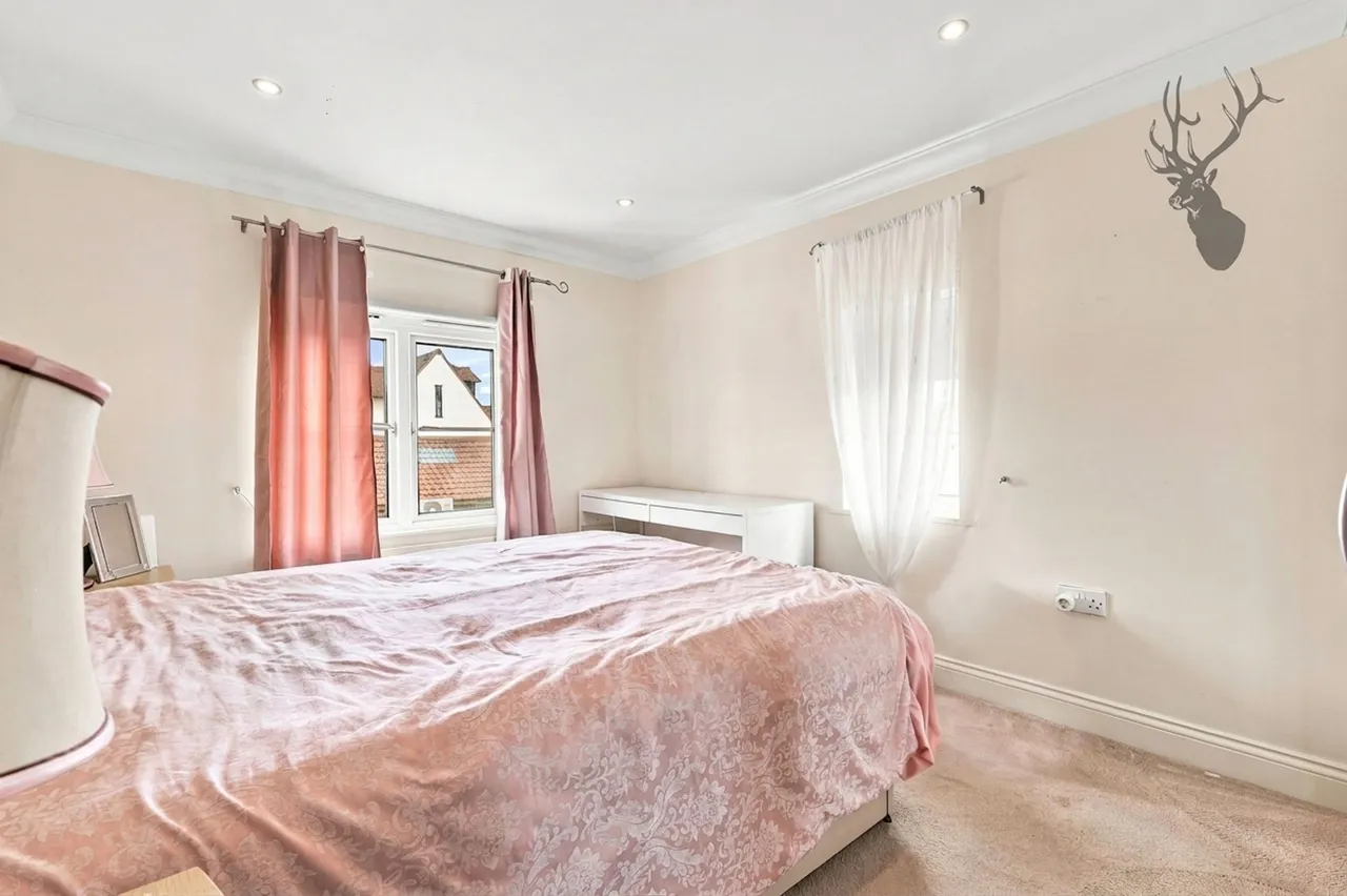 Willow Tree Close, Abridge, RM4, photo 17