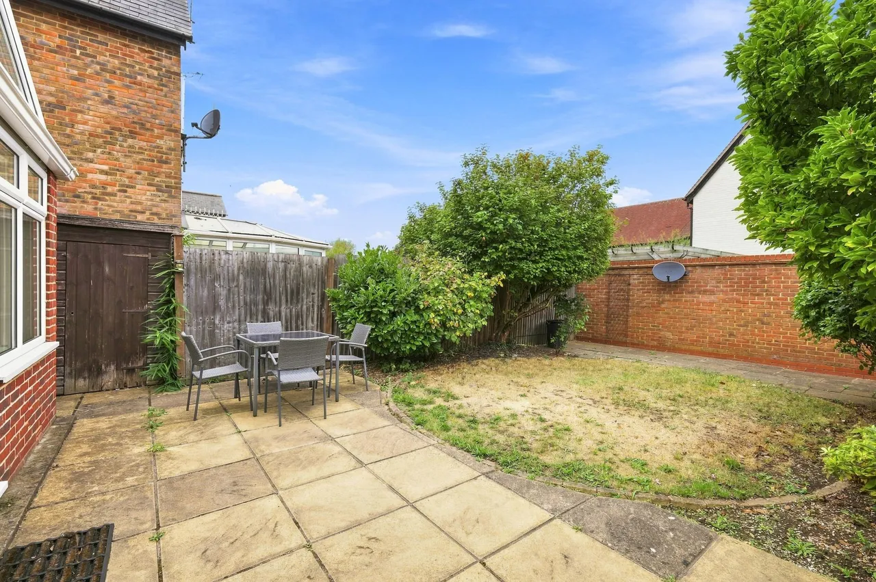Willow Tree Close, Abridge, RM4, photo 23