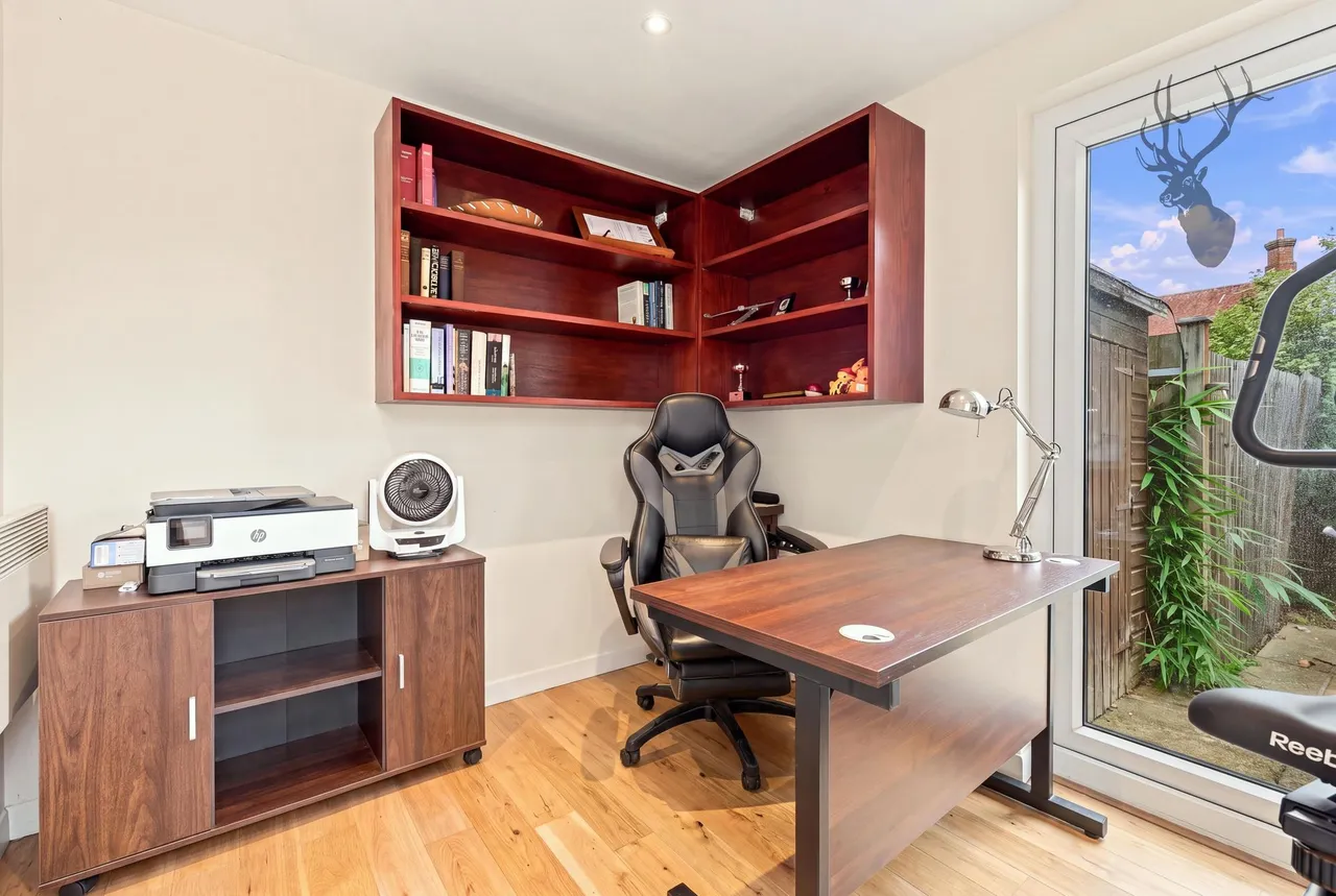 Willow Tree Close, Abridge, RM4, photo 13