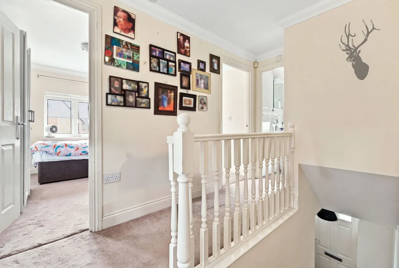 Willow Tree Close, Abridge, RM4, photo 15