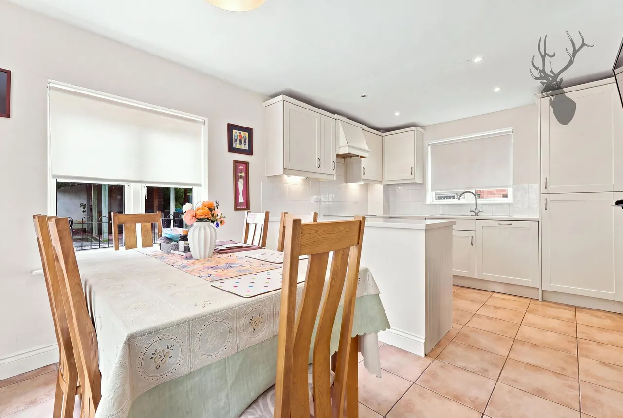 Willow Tree Close, Abridge, RM4, photo 7