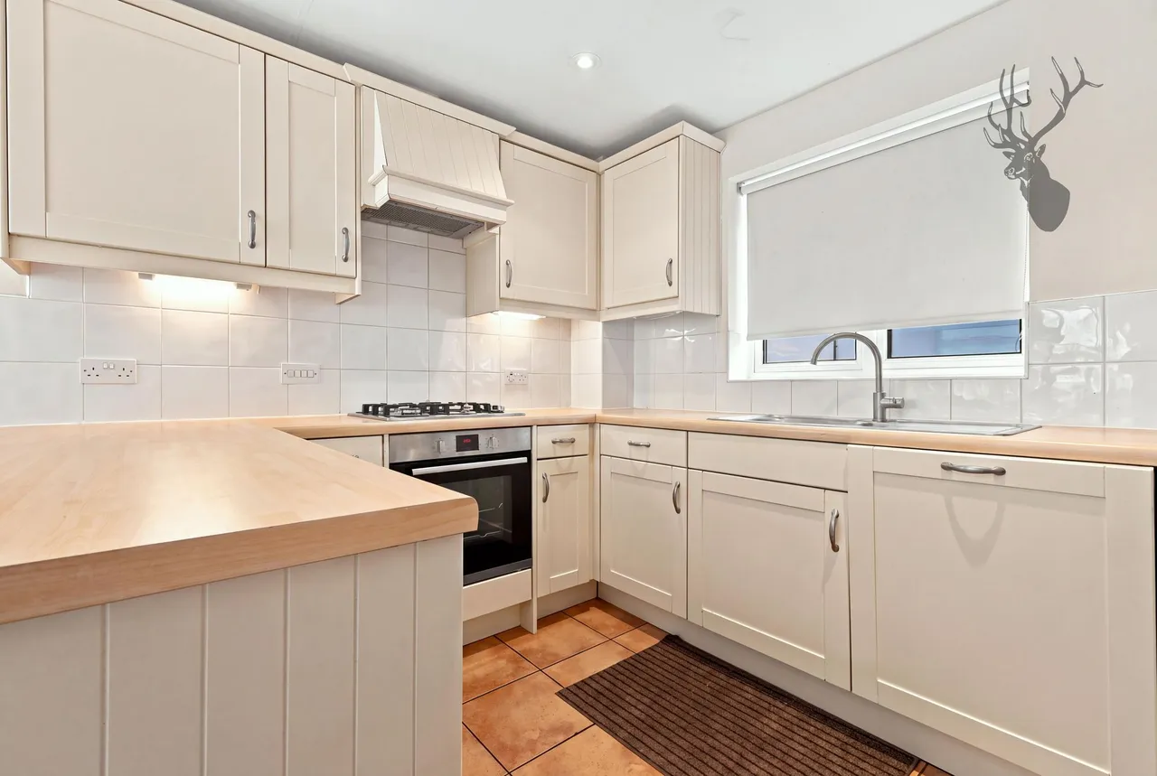 Willow Tree Close, Abridge, RM4, photo 10