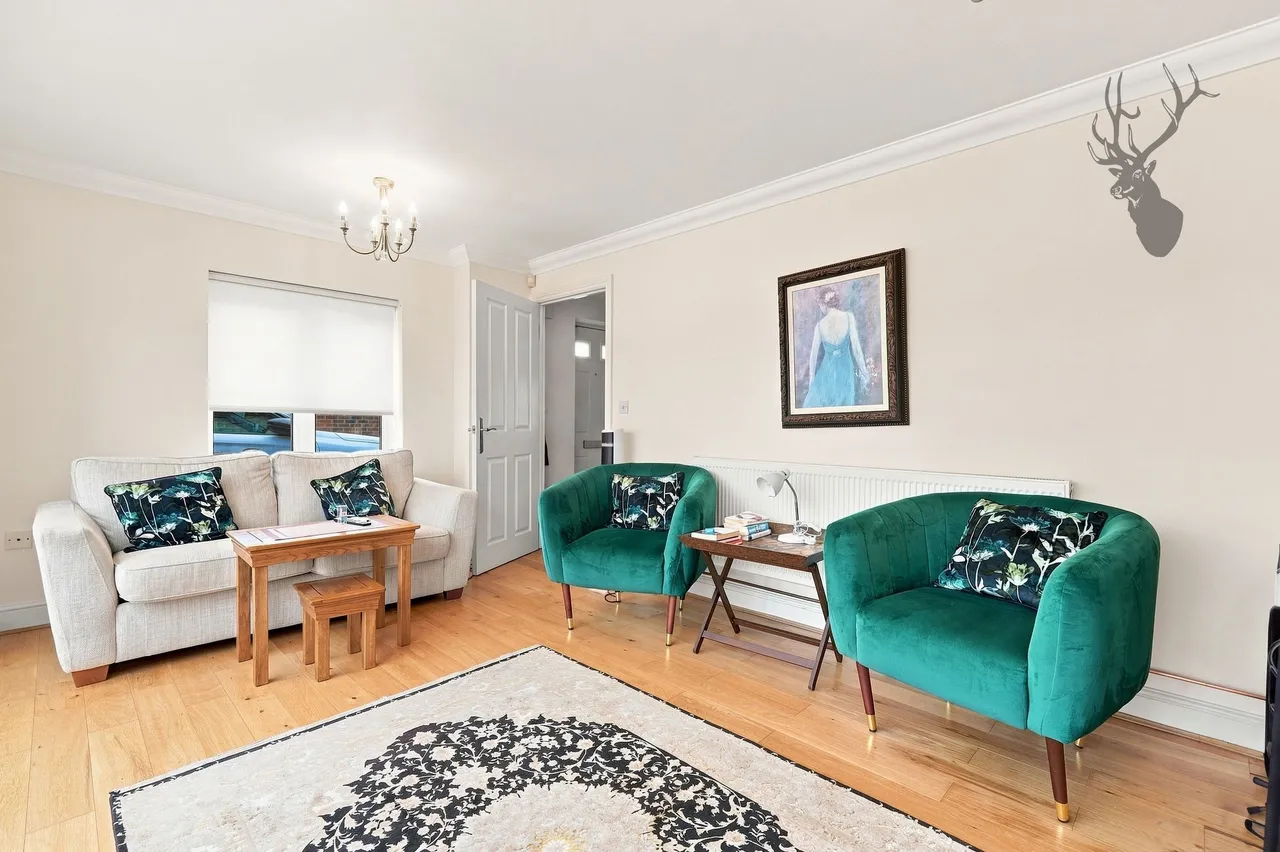 Willow Tree Close, Abridge, RM4, photo 6