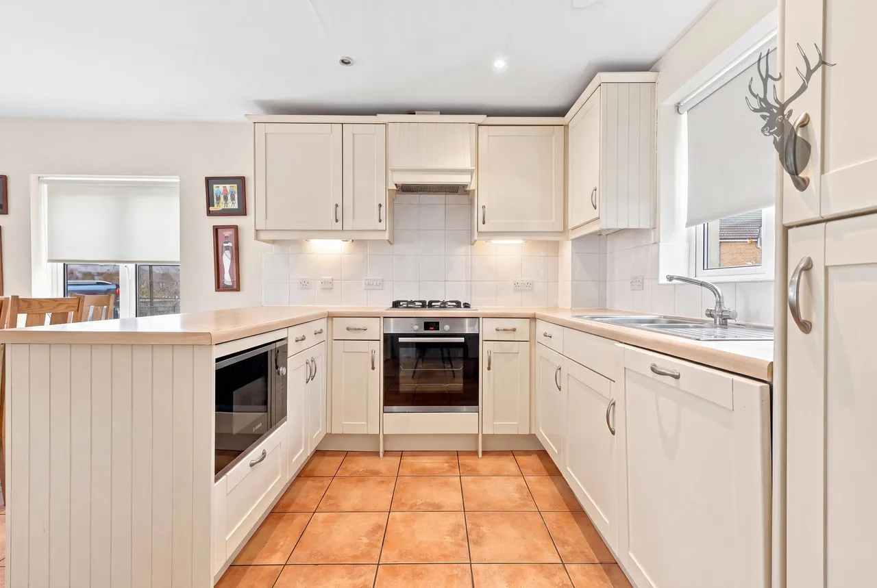 Willow Tree Close, Abridge, RM4, photo 11