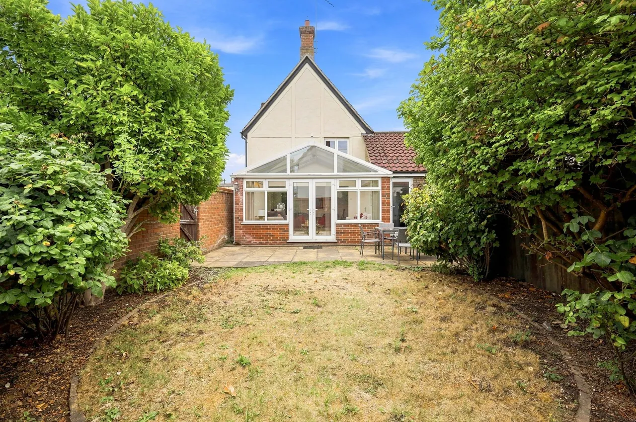Willow Tree Close, Abridge, RM4, photo 25