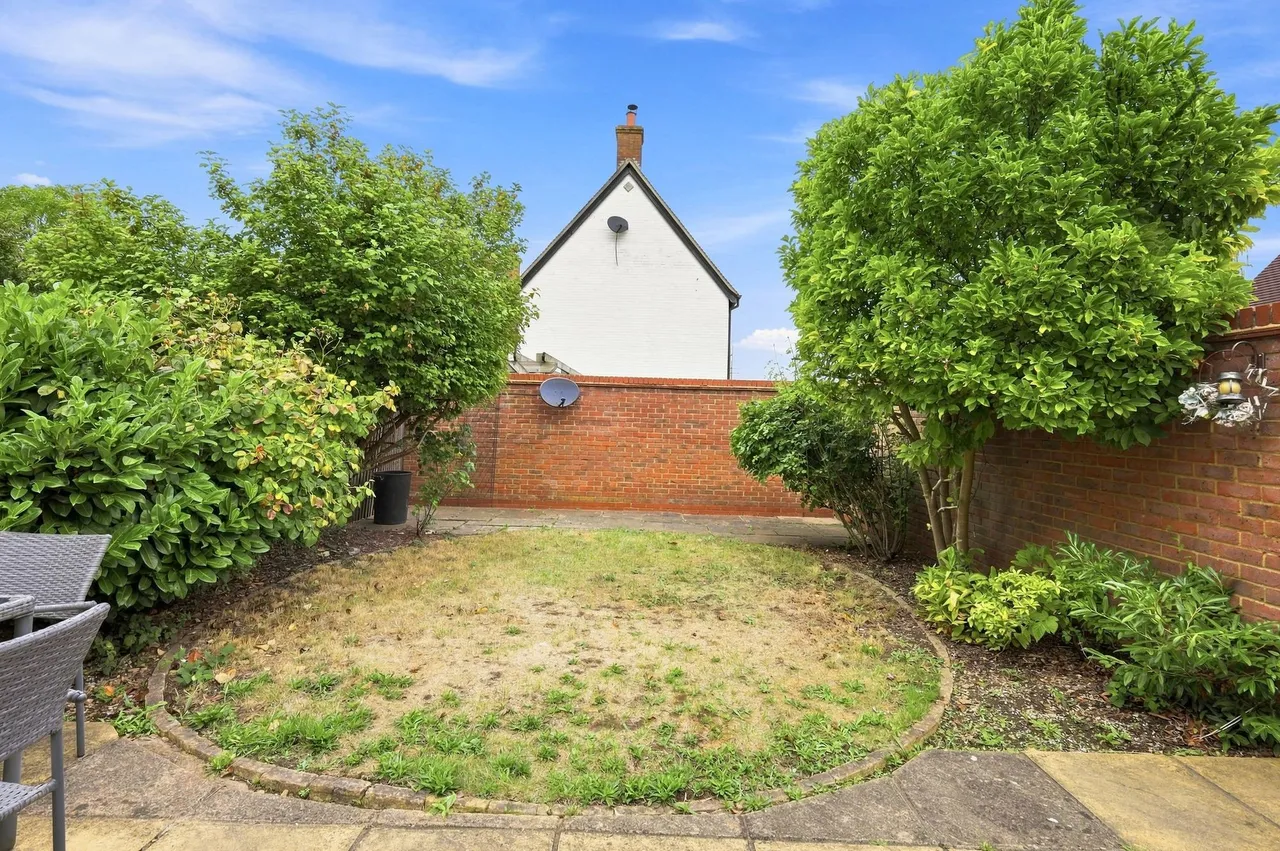 Willow Tree Close, Abridge, RM4, photo 24