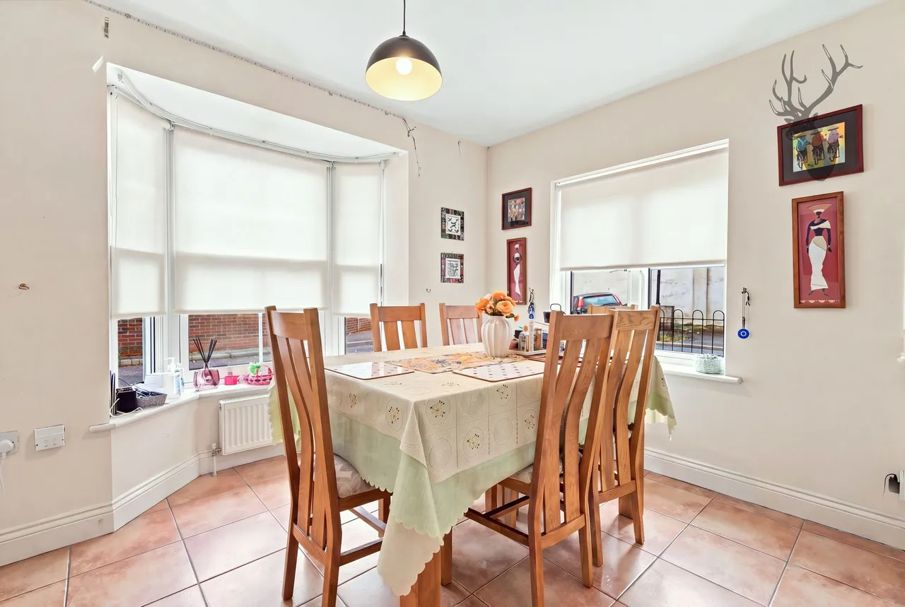 Willow Tree Close, Abridge, RM4, photo 9