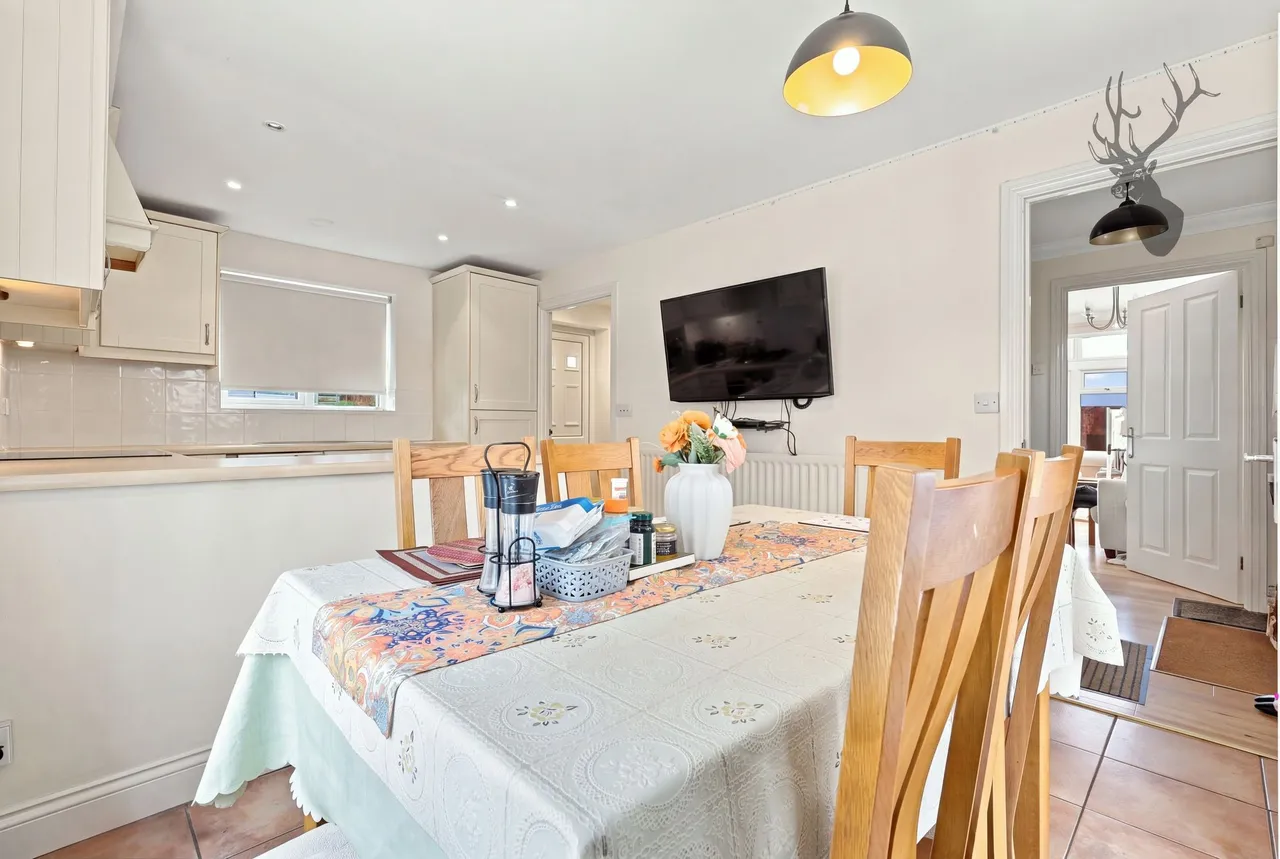 Willow Tree Close, Abridge, RM4, photo 8