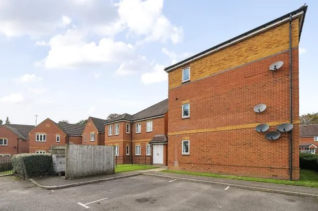 2 bed flat for sale, Swallows Croft, Reading, RG1