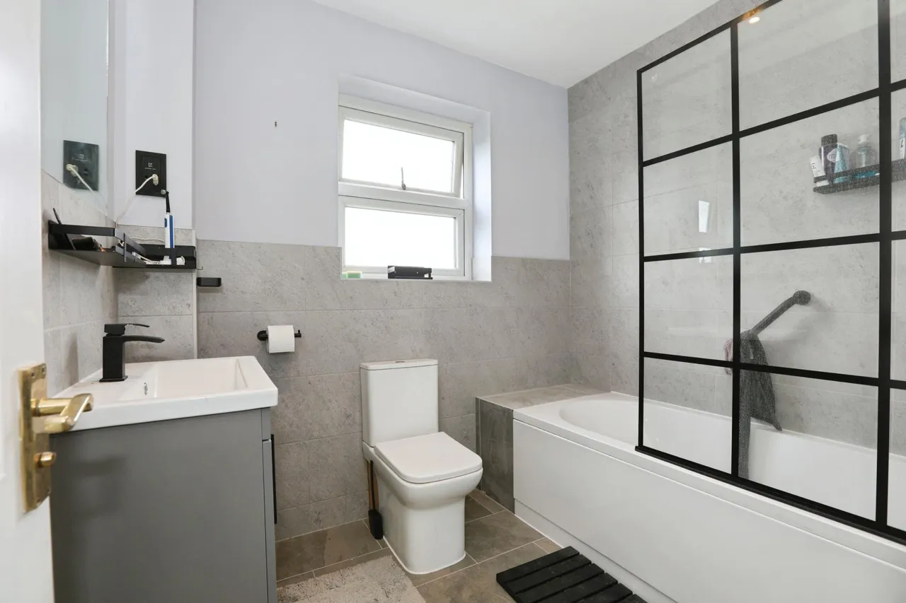 Middle Street, Betchworth, RH3, photo 10