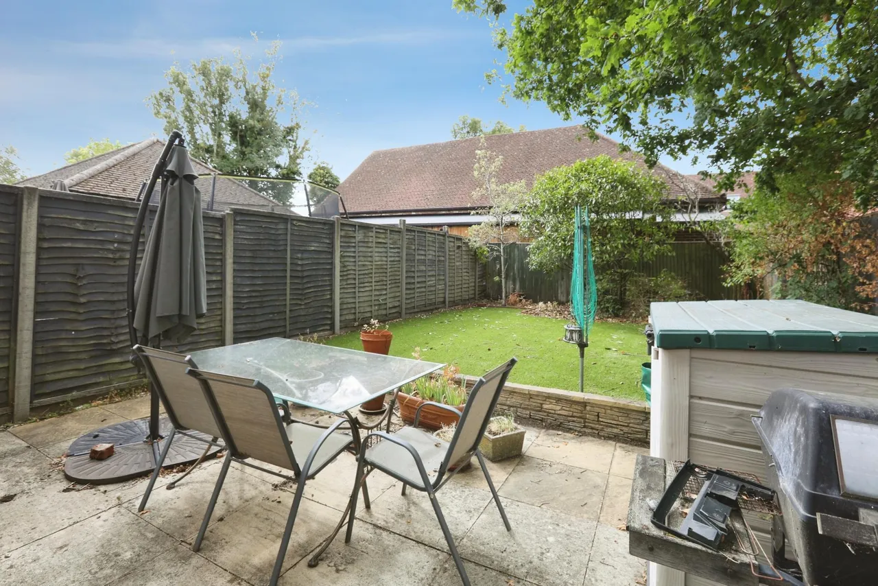 Middle Street, Betchworth, RH3, photo 14