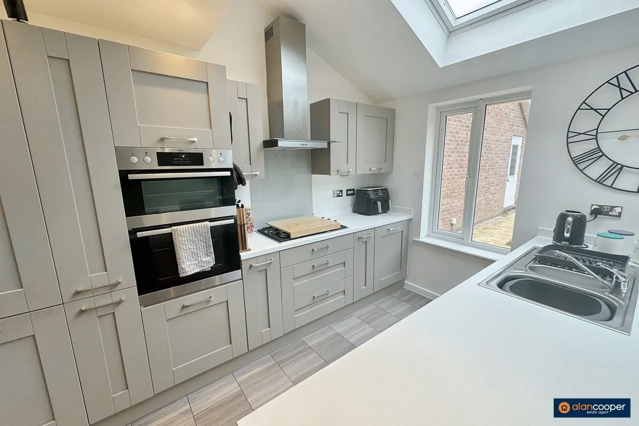 Polar Avenue, Galley Common, CV10, photo 5