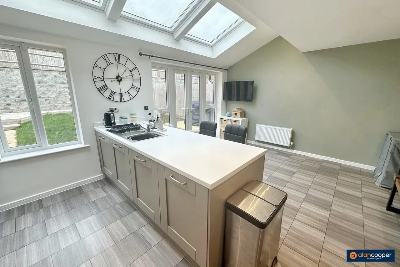 Polar Avenue, Galley Common, CV10, photo 6