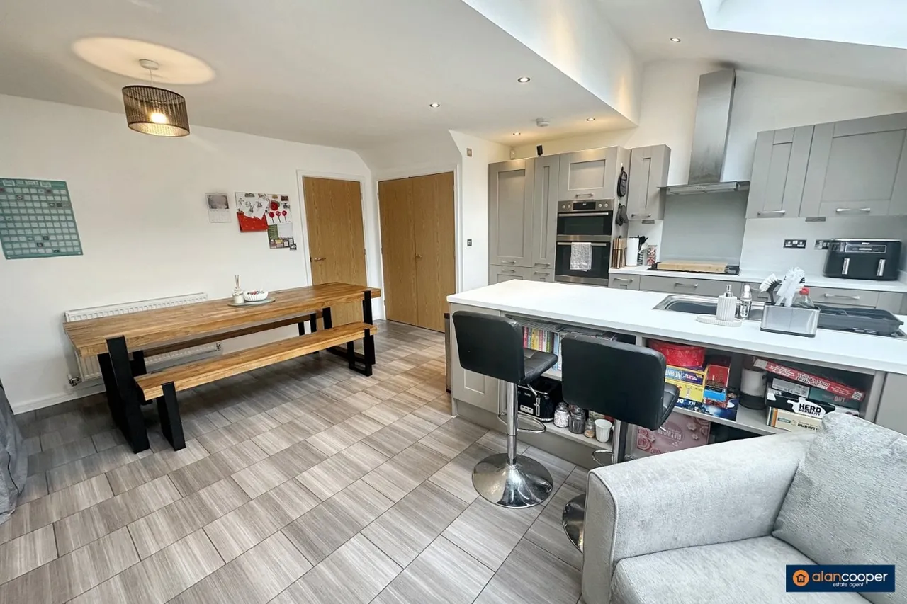 Polar Avenue, Galley Common, CV10, photo 7