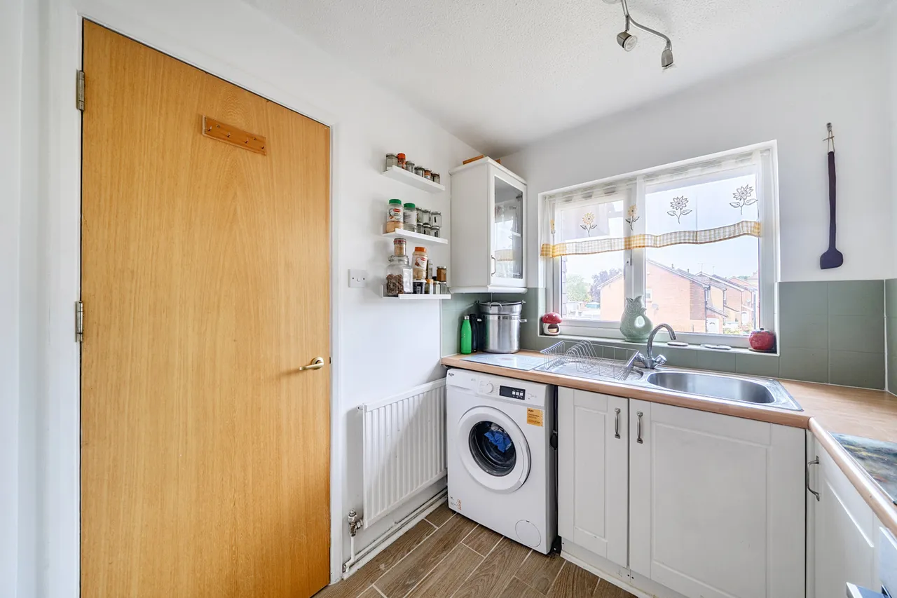 Beautiful One-Bedroom Maisonette with Private Garden & Parking, UB7, photo 13