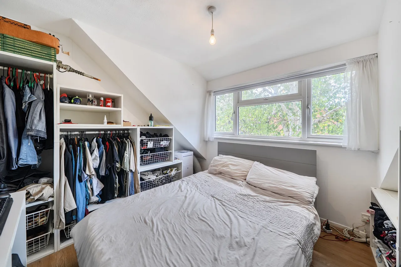 Beautiful One-Bedroom Maisonette with Private Garden & Parking, UB7, photo 7
