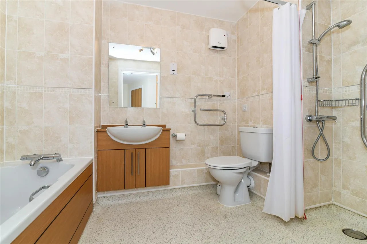 Victoria Road, Malvern, WR14, photo 7