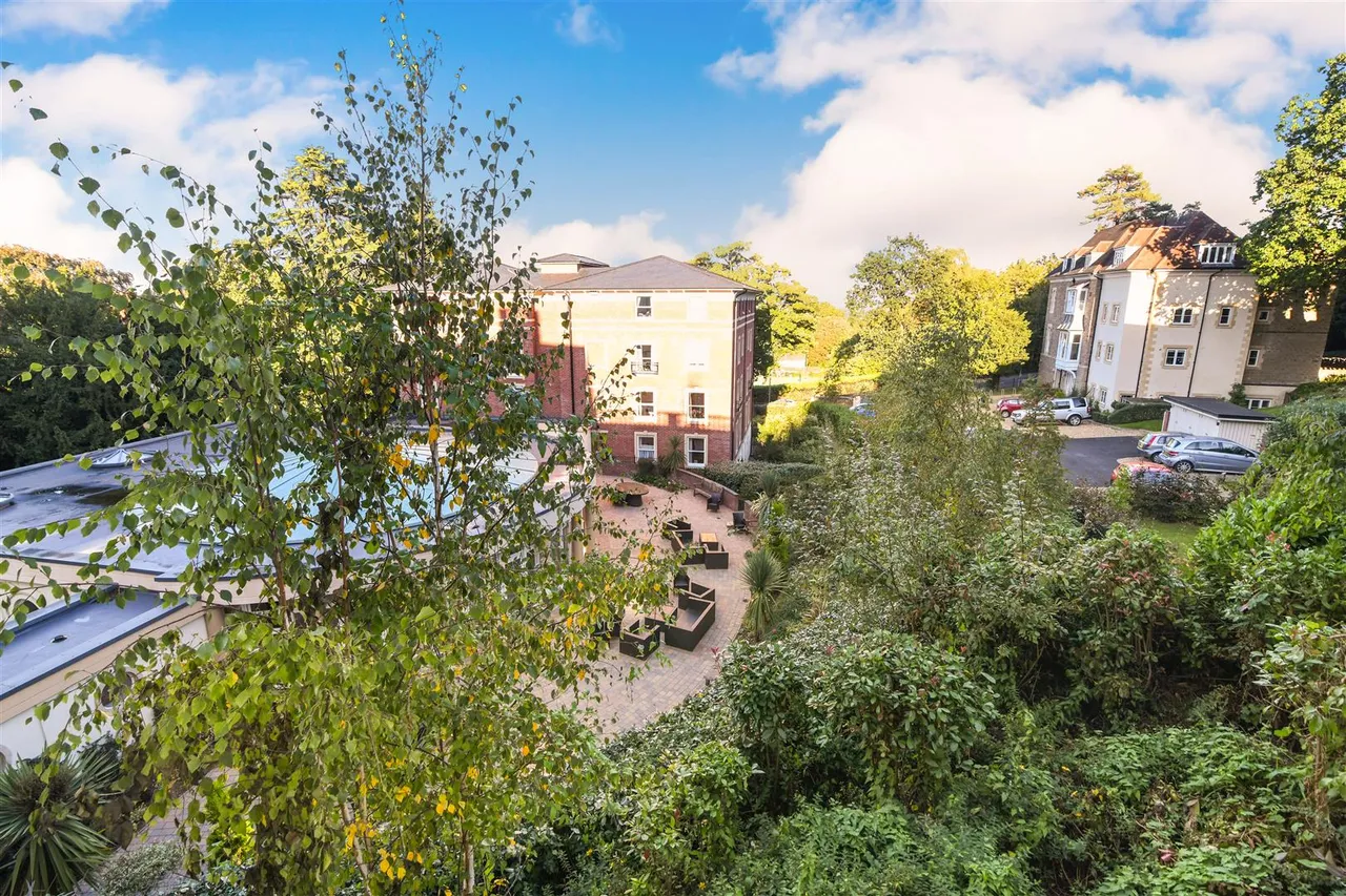 Victoria Road, Malvern, WR14, photo 8