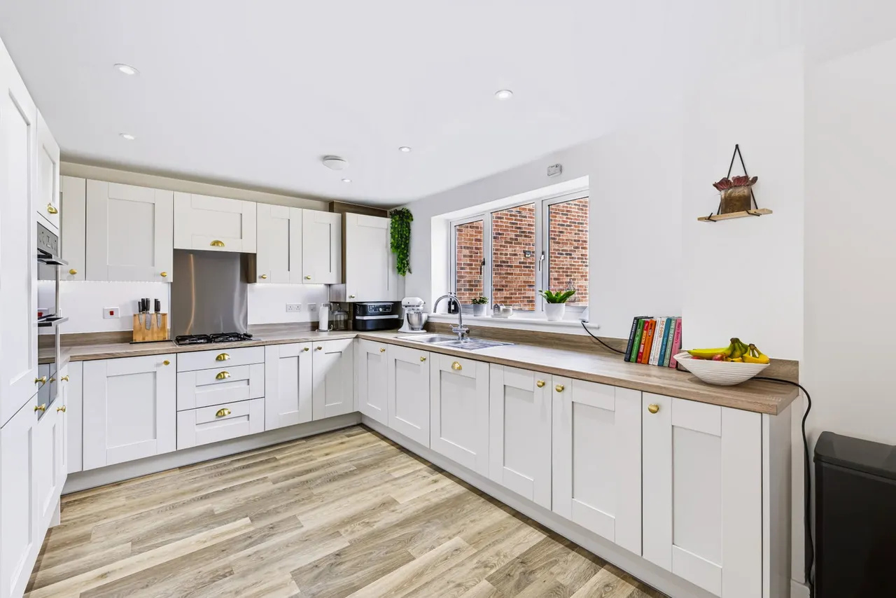 Knowles Road, Horley, photo 3