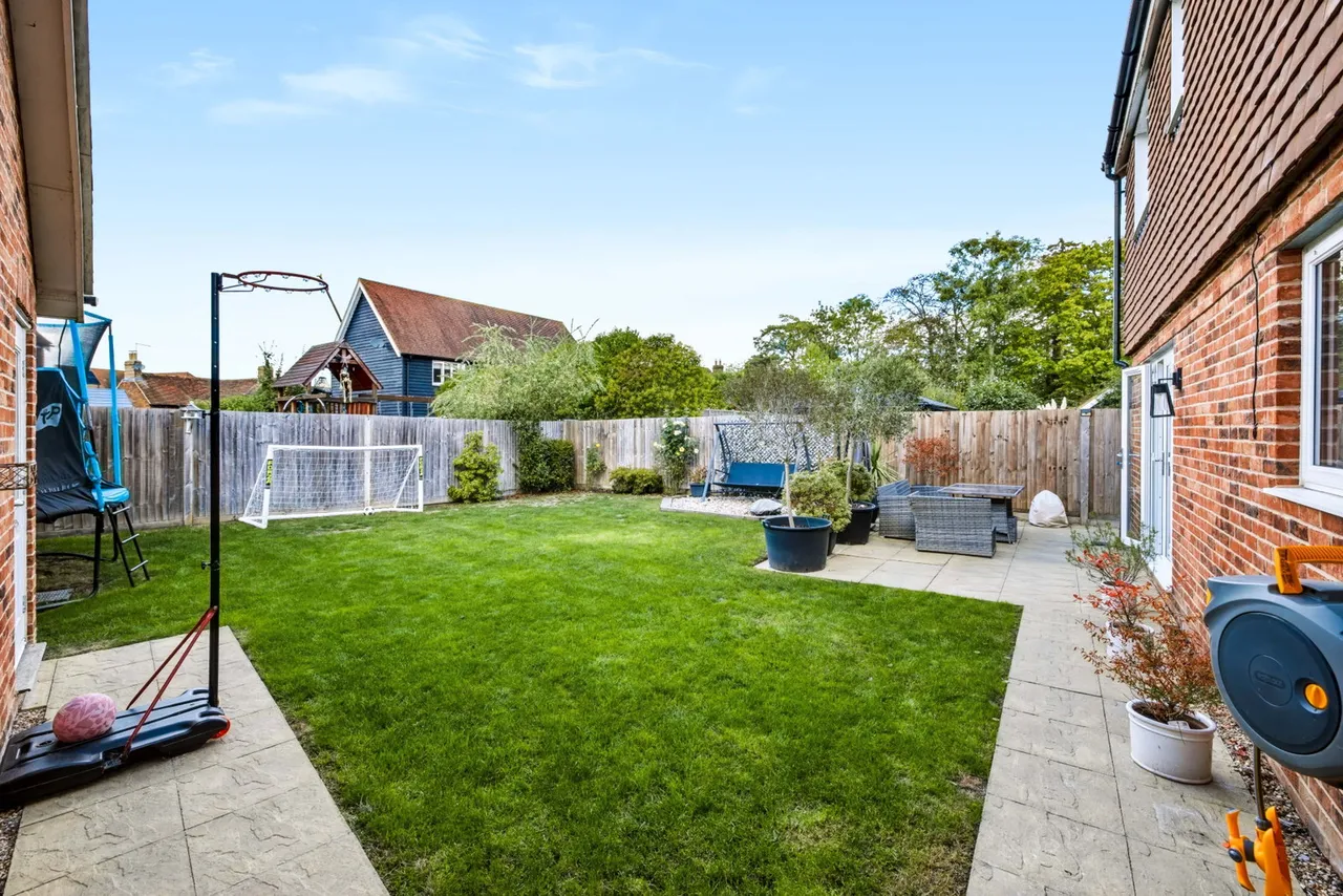 Knowles Road, Horley, photo 15