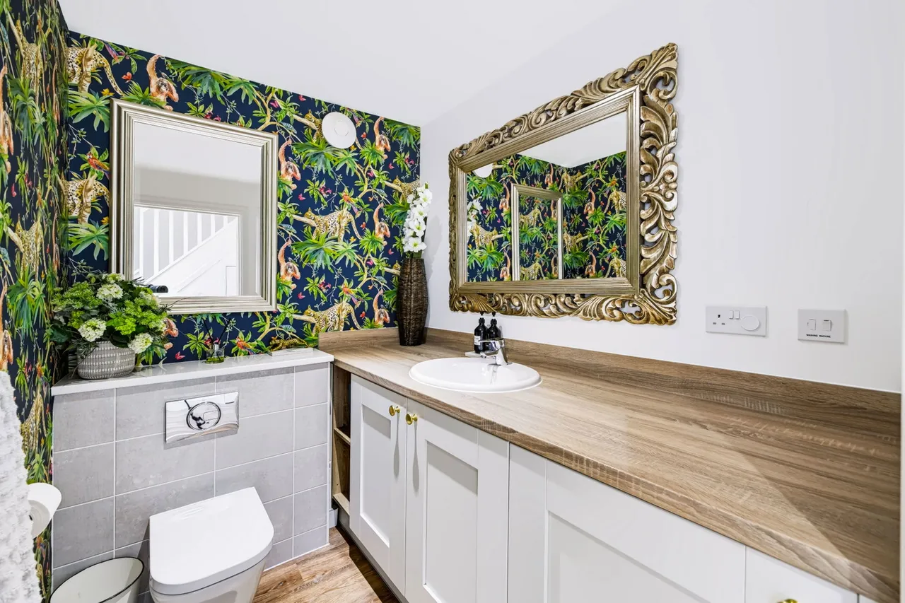Knowles Road, Horley, photo 8