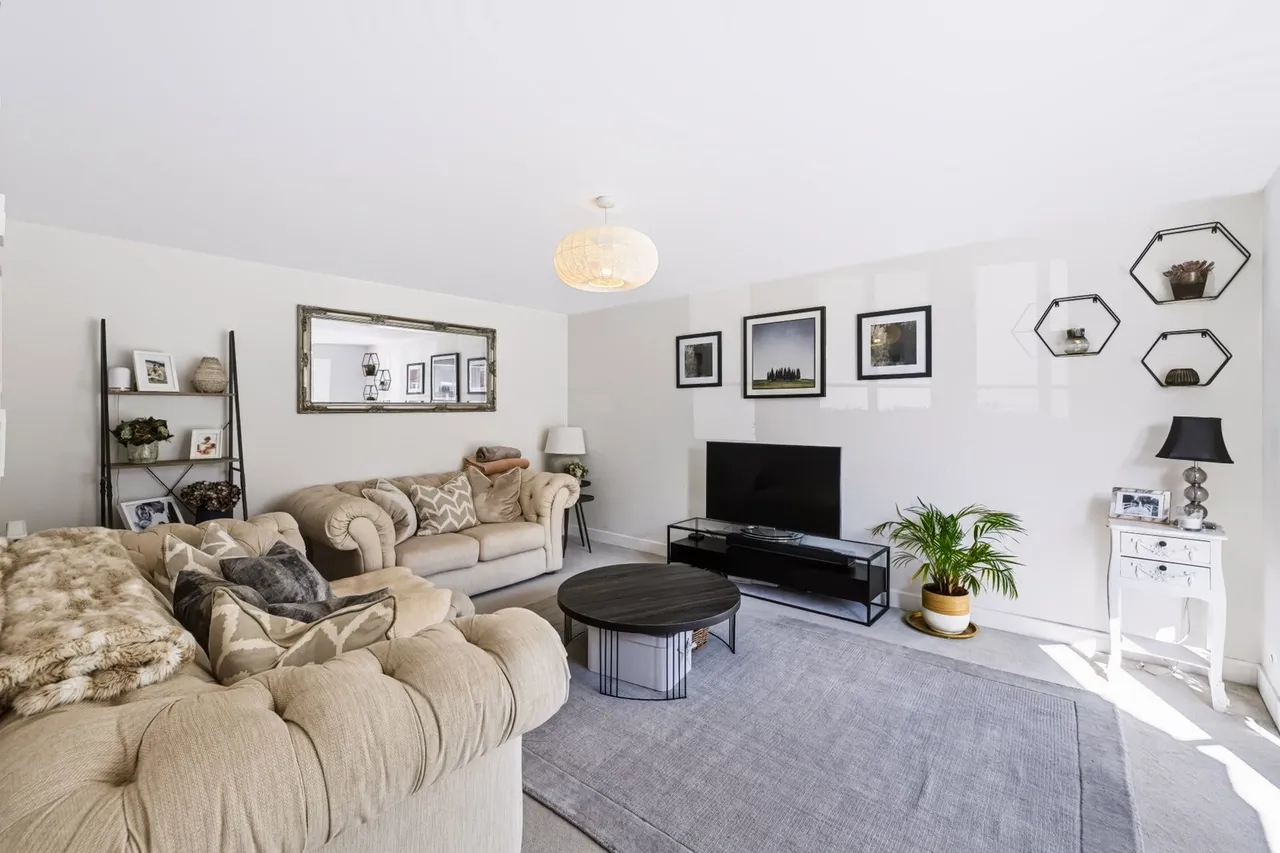 Knowles Road, Horley, photo 5