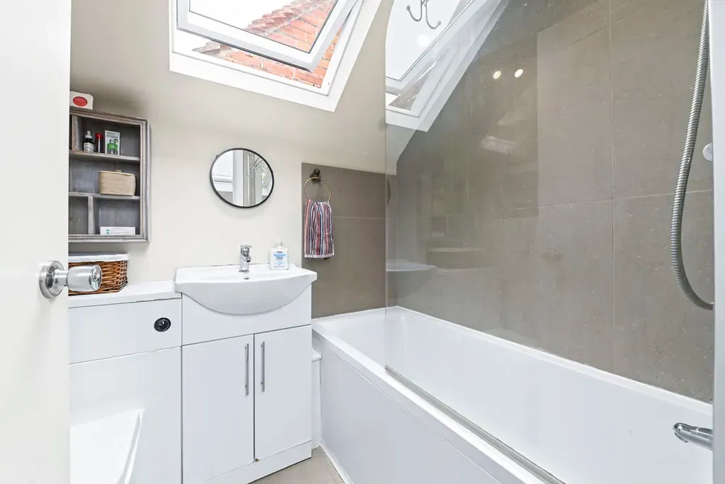 London Road, Aston Clinton, Buckinghamshire, HP22 5HS, photo 6
