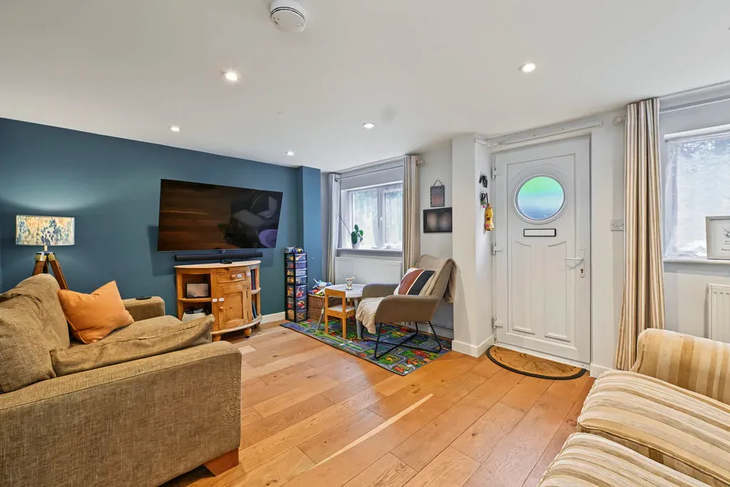 London Road, Aston Clinton, Buckinghamshire, HP22 5HS, photo 2