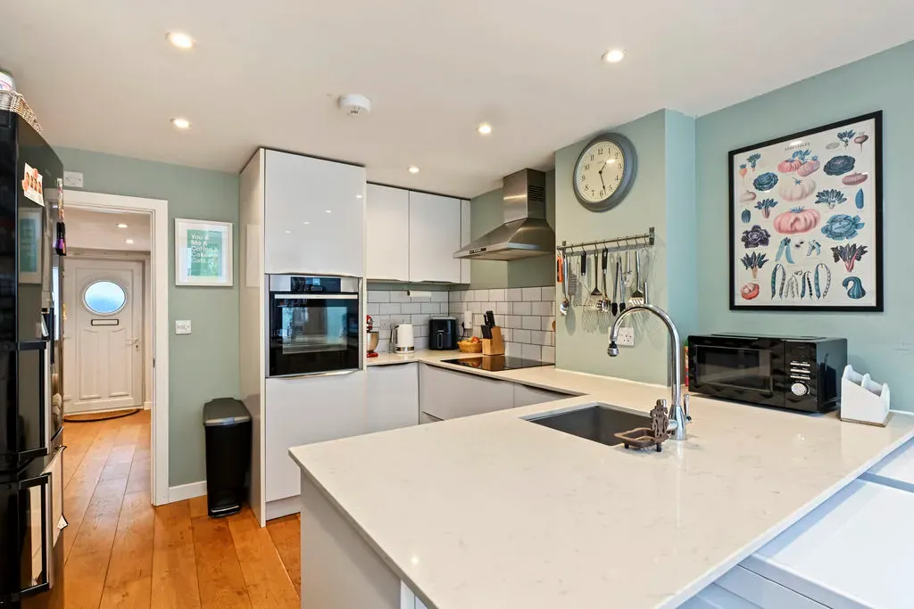 London Road, Aston Clinton, Buckinghamshire, HP22 5HS, photo 13