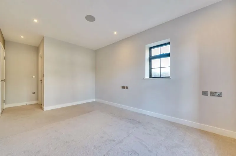 4 Church Road, Kenley CR8 5DU, photo 6