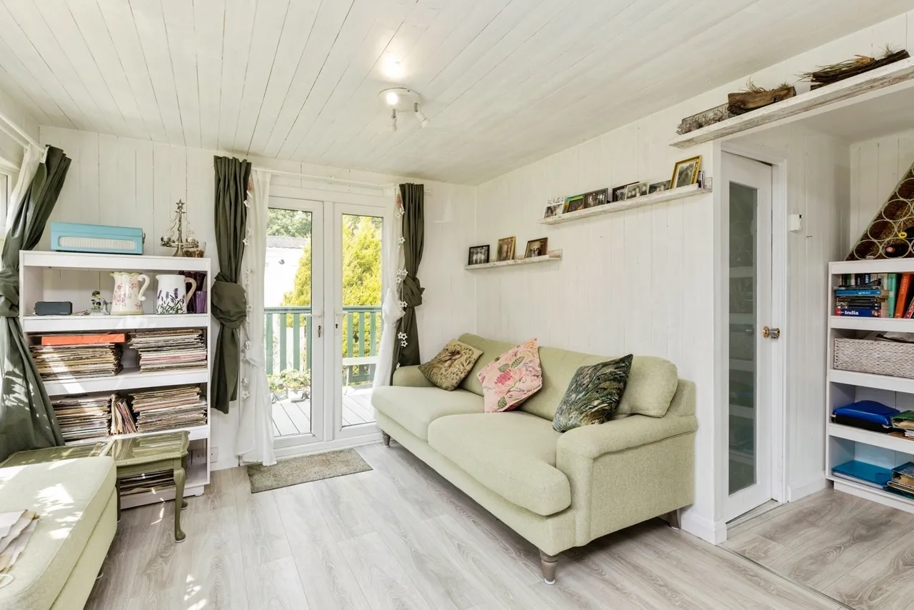 Partridge Place, Turners Hill Park, RH10, photo 5