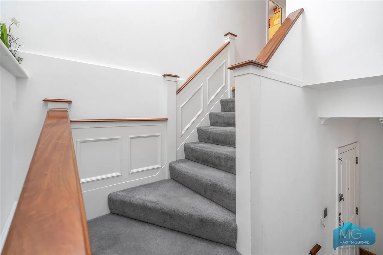 Aldermans Hill, London, N13, photo 3