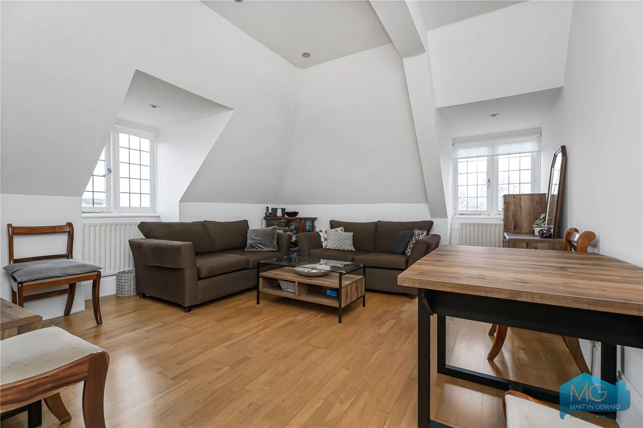 Aldermans Hill, London, N13, photo 2