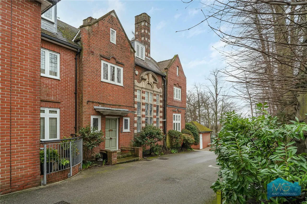 2 bed flat for sale, Aldermans Hill, London, N13