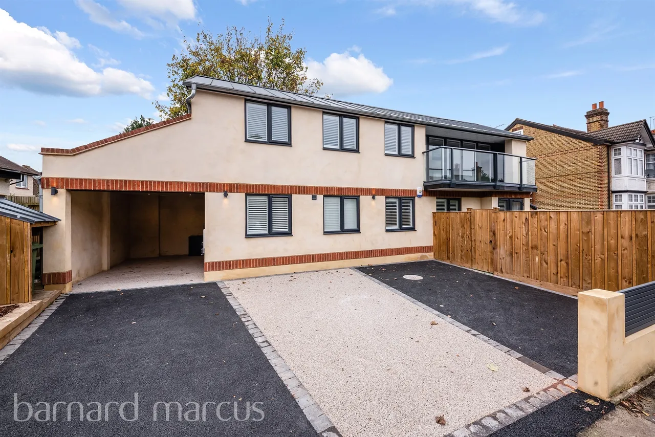 3 bed house to rent, Hook Road, Epsom, KT19
