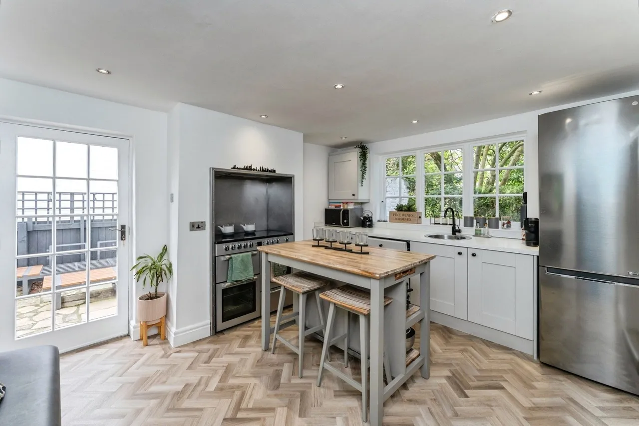 School Lane, Parkgate, CH64, photo 5