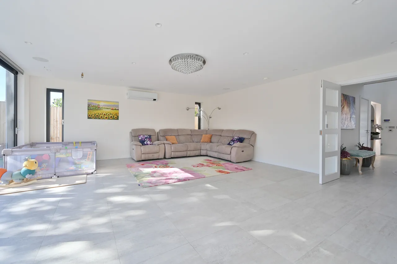 Bushey, WD23, photo 7