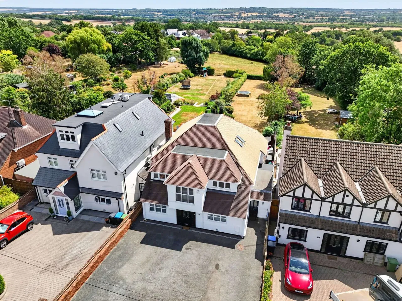 Hill Road, Theydon Bois, Epping, Essex, CM16 7LX, photo 2